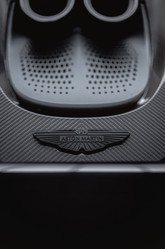 Film de Protection PPF sur cette Aston Martin Valhalla à Montpellier et alentours