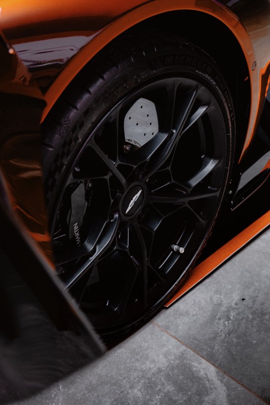 Film de Protection PPF sur cette Aston Martin Valhalla à Montpellier et alentours