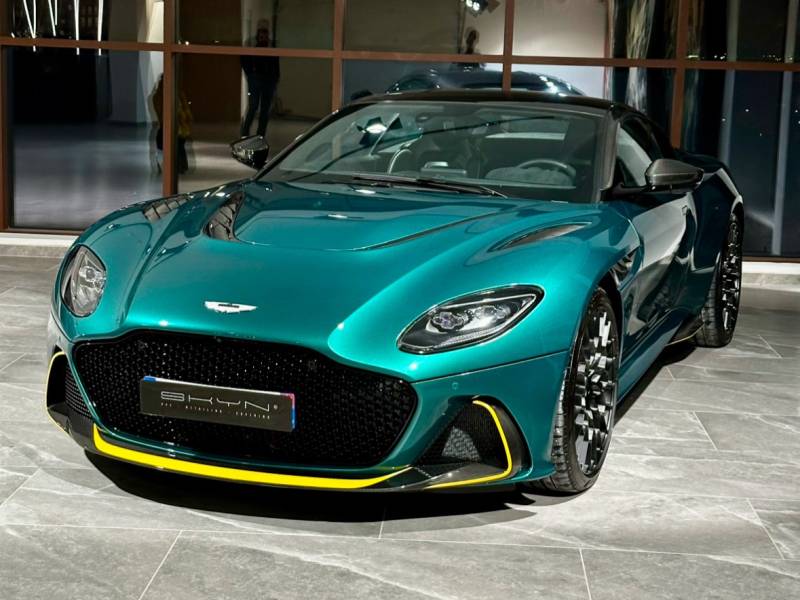 Aston Martin DBS770Ultimate 3/4 avant