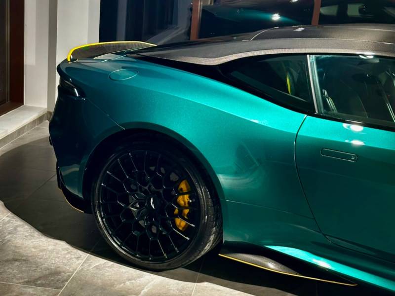 Aston Martin DBS770 Ultimate aile arrière