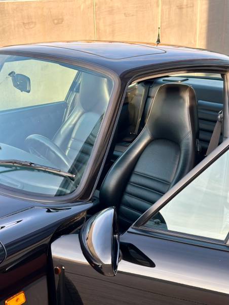 porsche 911 964 carrera 4 intérieur