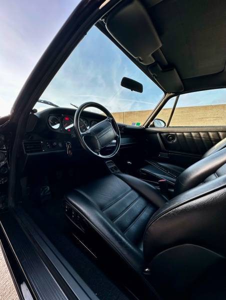porsche 911 964 carrera 4 intérieur