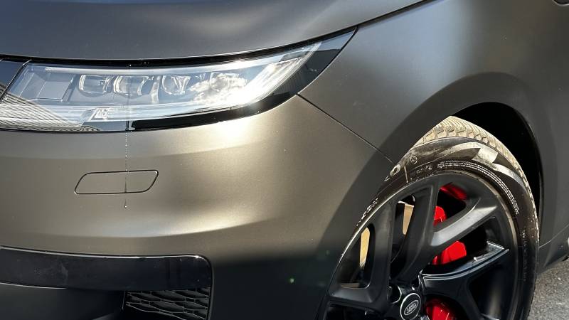 Retouches de covering Noir Satin sur ce Range Rover à Montpellier (Hérault)
