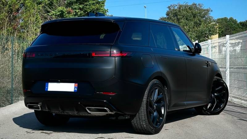 Retouches de covering Noir Satin sur ce Range Rover à Montpellier (Hérault)