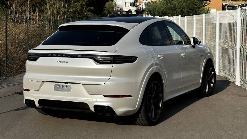 Covering intégral Blanc Nacré sur ce Porsche Cayenne e-hybrid coupé à Montpellier (Hérault)