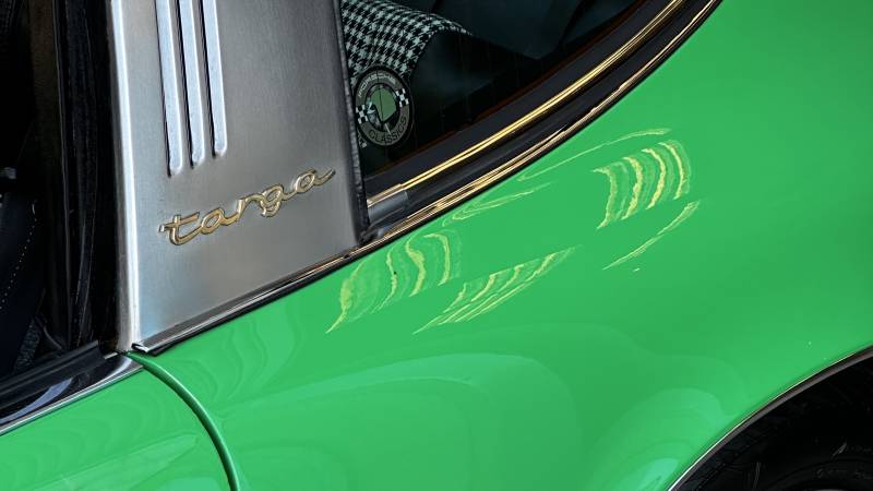 Traitement céramique Gtechniq  sur cette Porsche 911 (Type F) Targa 2.2 à Montpellier (Hérault)