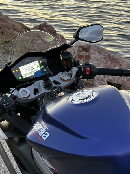 Film de protection PPF moto sur cette Aprilia RS660 à Montpellier (Hérault)