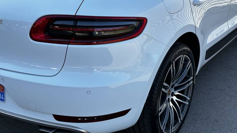 Nettoyage et lavage en profondeur, detailing sur ce Porsche Macan Turbo 3.6 avant mise en vente à Montpellier (Hérault)