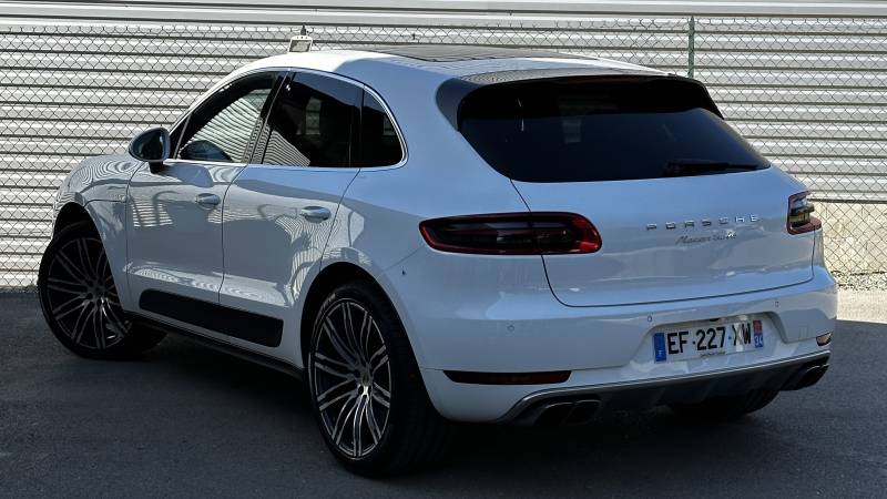 Nettoyage et lavage en profondeur, detailing sur ce Porsche Macan Turbo 3.6 avant mise en vente à Montpellier (Hérault)