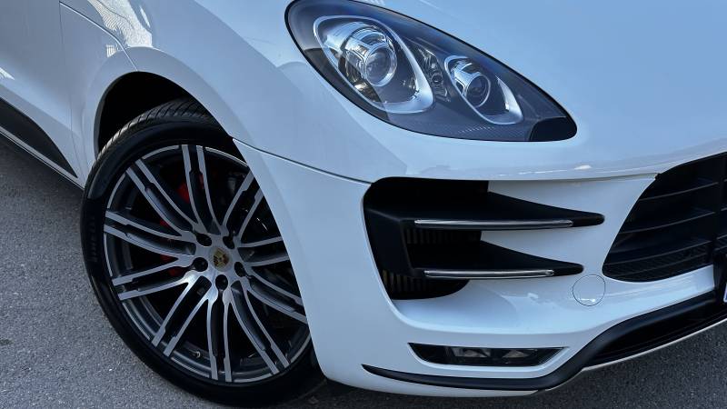 Nettoyage et lavage en profondeur, detailing sur ce Porsche Macan Turbo 3.6 avant mise en vente à Montpellier (Hérault)