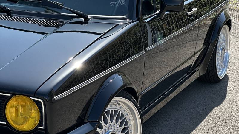 Traitement céramique Gtechniq sur cette Volkswagen Golf Mk1 Cabriolet à Montpellier (Hérault)