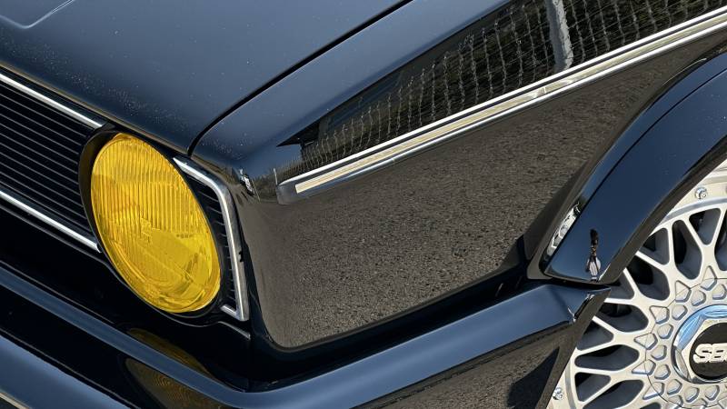 Traitement céramique Gtechniq sur cette Volkswagen Golf Mk1 Cabriolet à Montpellier (Hérault)